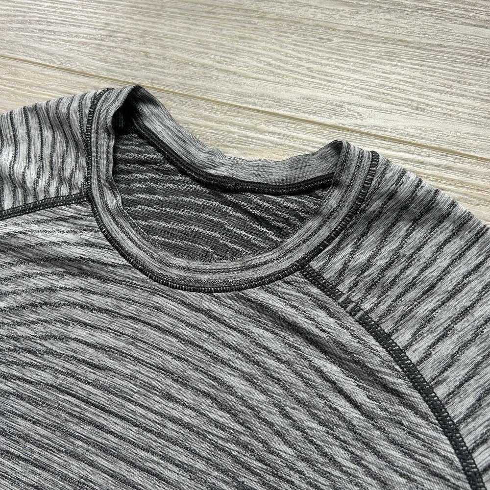 Lululemon Men's Small Metal Vent Tech Shirt Grey Black Ombre Stripe Short Sleeve - Picture 2 of 9
